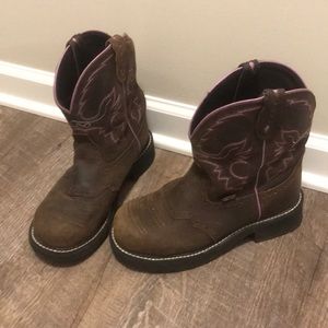 Steel toed cowboy boots